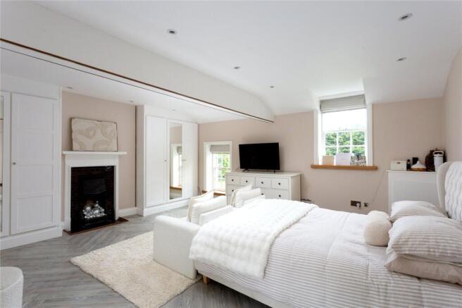 7 bed Detached for sale Image 10