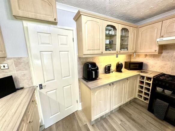 KITCHEN/BREAKFAST ROOM