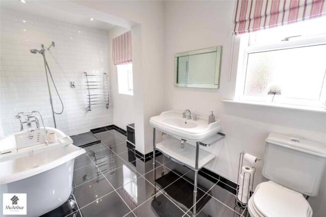 4 bed Detached for sale Image 12