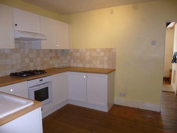 kitchen (angle 2)