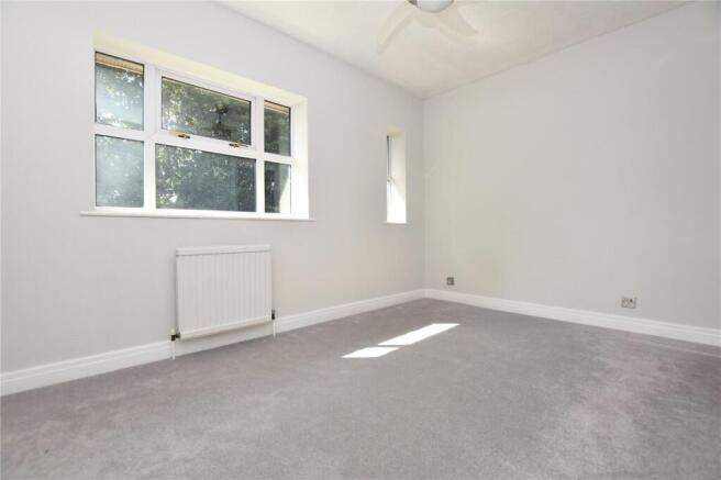 4 bed Detached for sale Image 8
