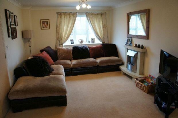 LOUNGE/THROUGH DININ