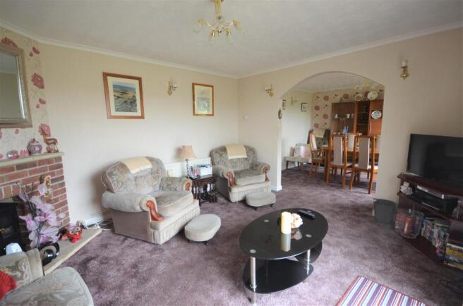 Sitting to DiningRoom