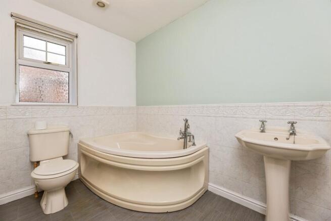 4 bed Detached for sale Image 6