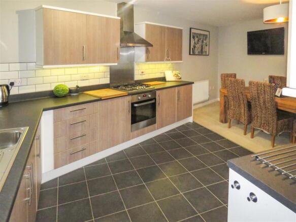 Kitchen 2.JPG