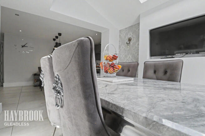 4 bed Semi-Detached for sale Image 8
