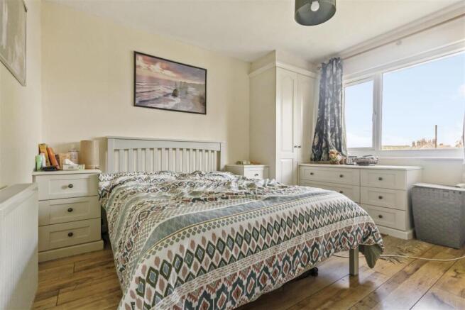 3 bed Terraced for sale Image 10