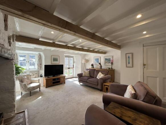 Lounge:Dining Room...