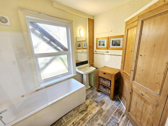 4 bed Block of Apartments for sale Image 8