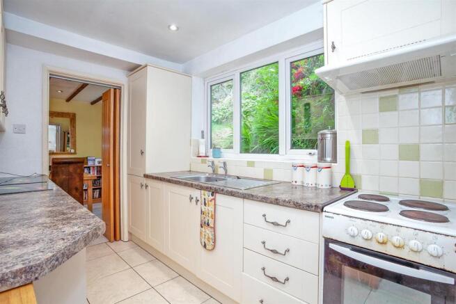 Kitchen 2.jpg