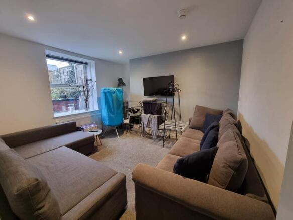 1 bed House Share to rent Image 4