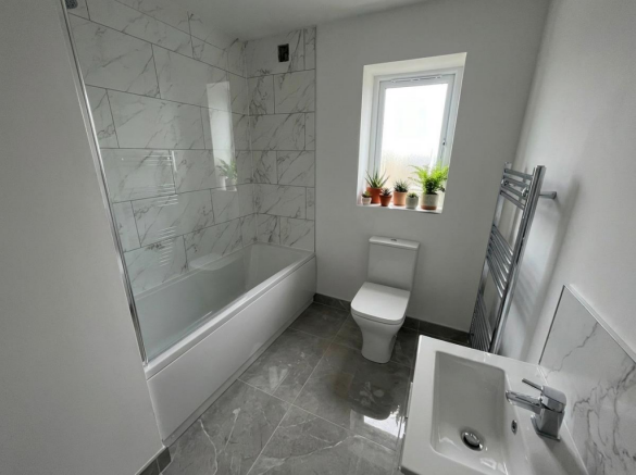 5 bed Detached for sale Image 10