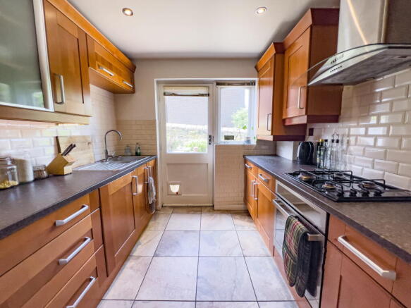 3 bed Semi-Detached for sale Image 8
