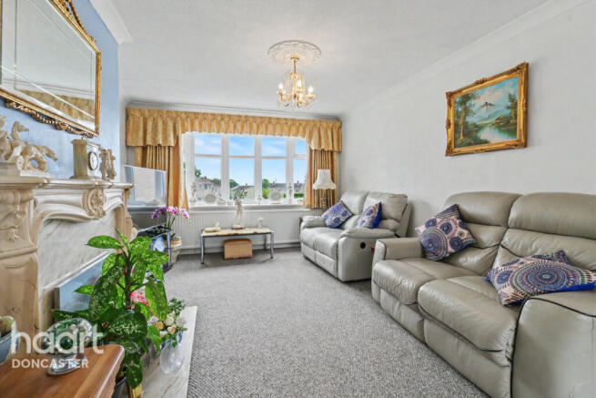 4 bed Detached for sale Image 8