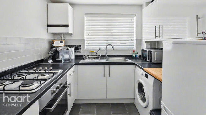 Laxton Close, Luton photo 4