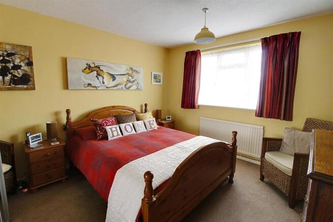 bed 1.jpg
