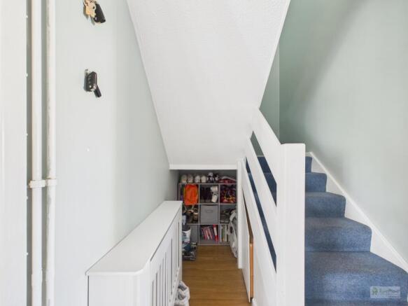 Raven Close - Hallway storage - EweMove Mildenhall