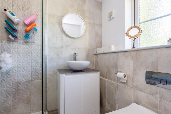 Ensuite shower ro...