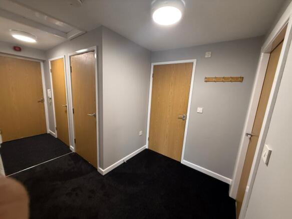 2 bed Apartment to rent Image 6