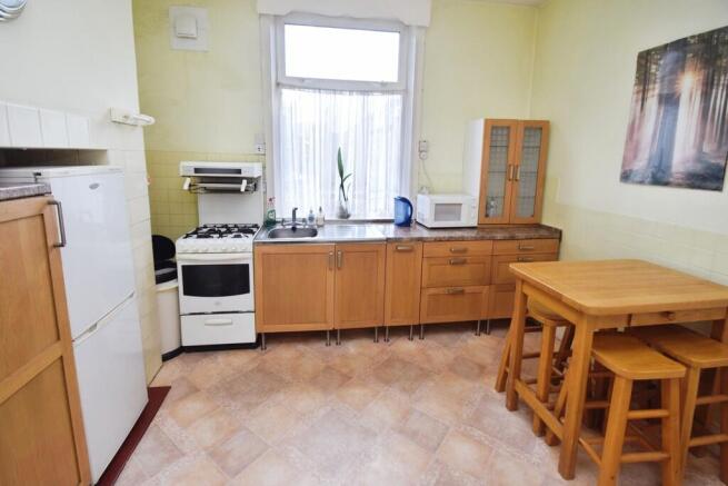5 bed Semi-Detached for sale Image 4