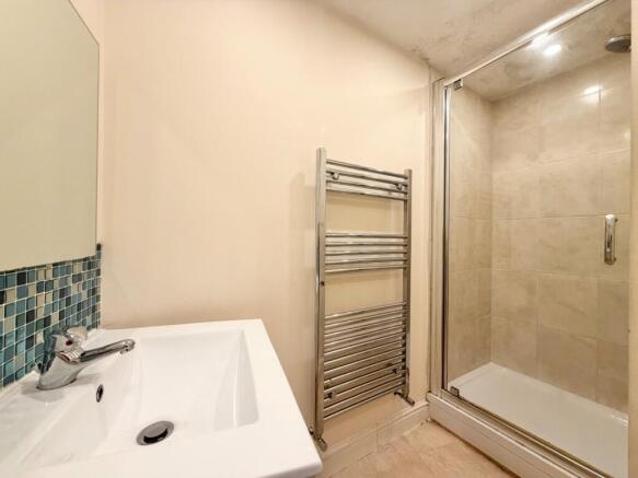 3 bed End of Terrace to rent Image 7