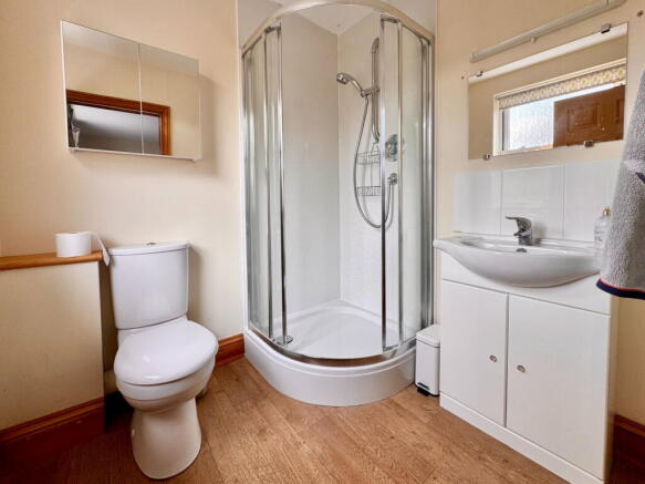 4 bed Semi-Detached for sale Image 11