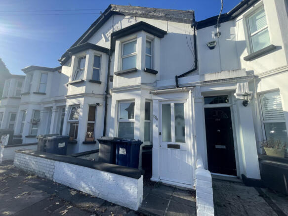 2 bed terraced house to rent Friern Barnet Lane,