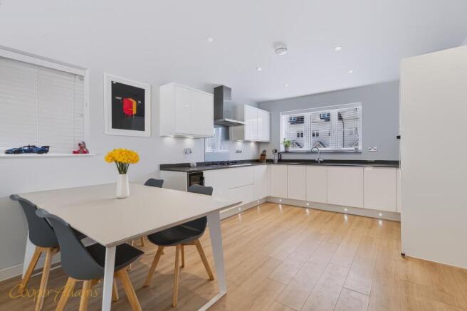 Kitchen/breakfast area