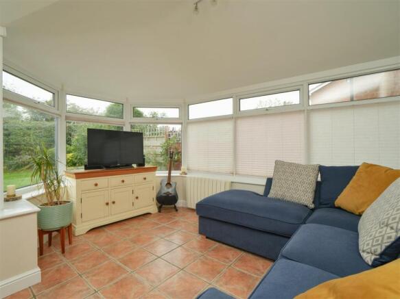 4 bed Detached for sale Image 9