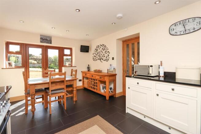 Kitchen Diner2.jpg