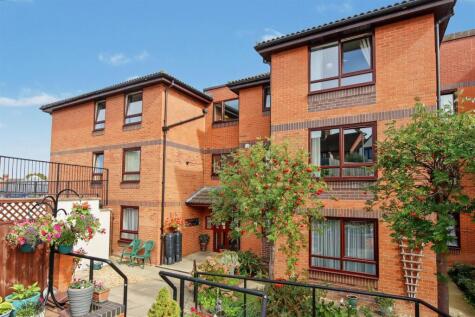 NN10, Duck Street, Rushden