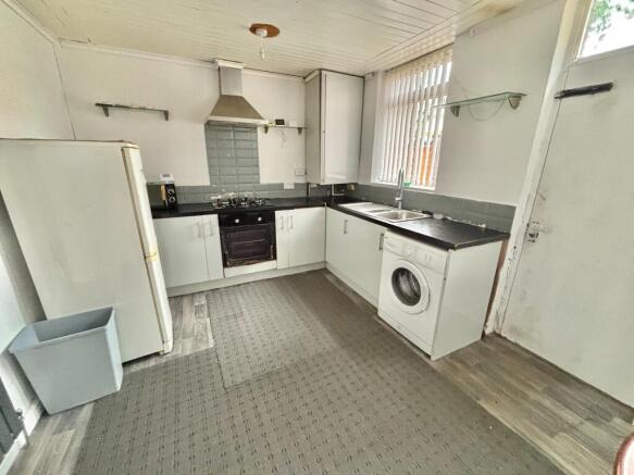 2 bed End of Terrace to rent Image 4
