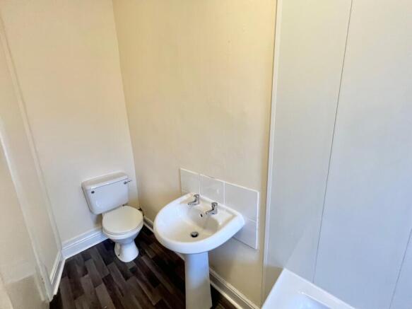 2 bed House to rent Image 11