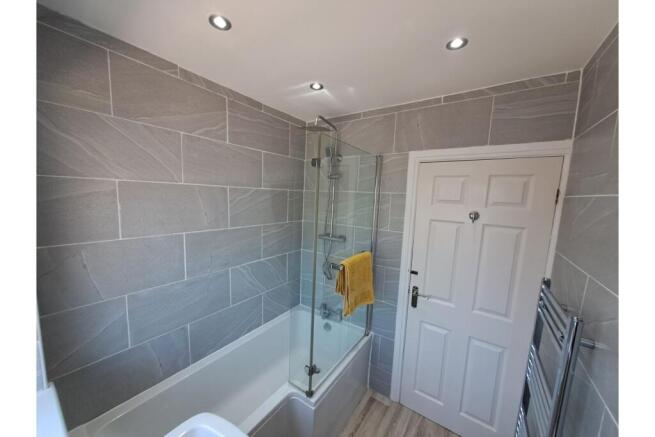 2 bed Semi-Detached Bungalow for sale Image 9