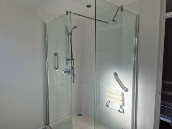 Bathroom 03 (1)