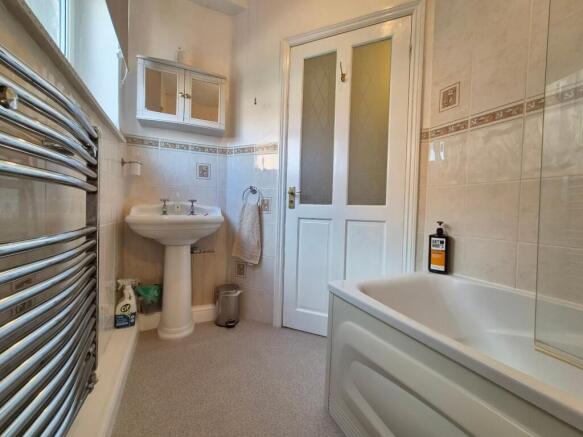 2 bed Flat for sale Image 6
