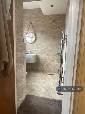 2 bed Penthouse to rent Image 10
