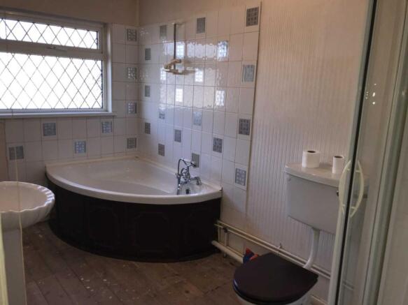 Bathroom.JPG
