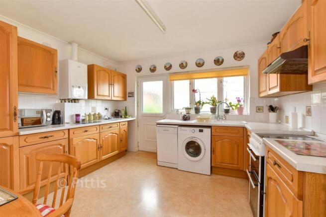 Kitchen/ Dining Room