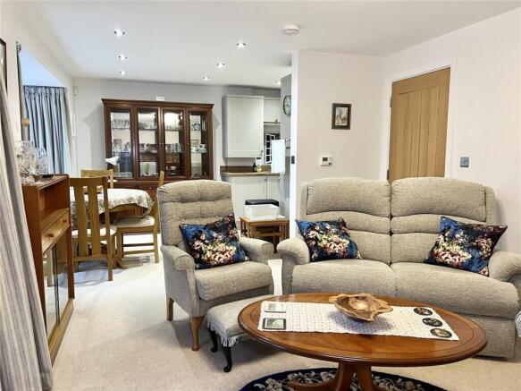 55S, Royal Gardens, Grimsby, DN33 photo 4