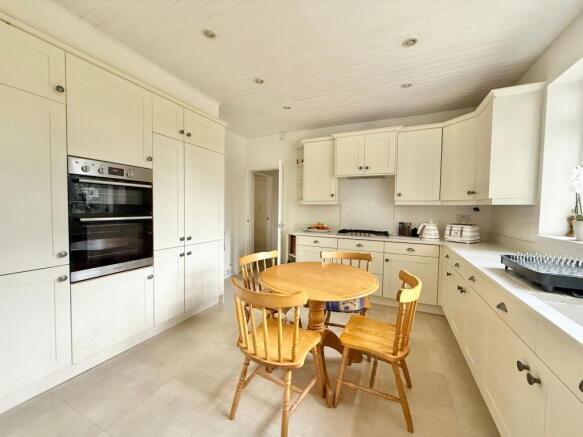 4 bed Detached for sale Image 7