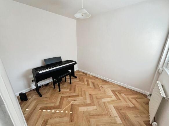 6972ca30bedroom203