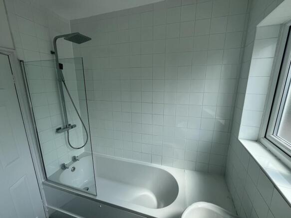 2 bed Terraced to rent Image 4