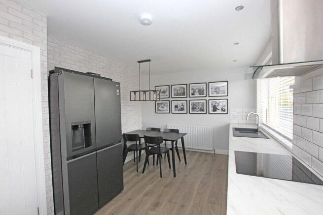 3 bed Semi-Detached for sale Image 3