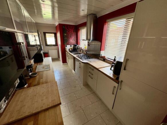 3 bed Semi-Detached for sale Image 6