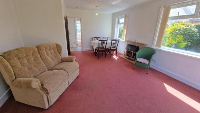 Sitting Room/Dining Room