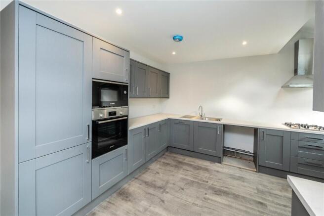 5 bed Semi-Detached for sale Image 7