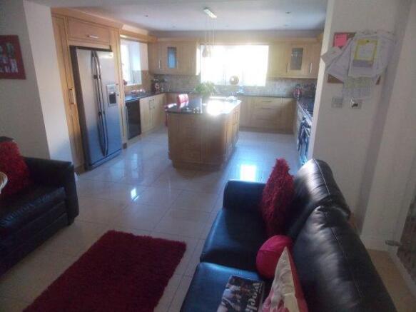 KITCHEN/FAMILY ROOM