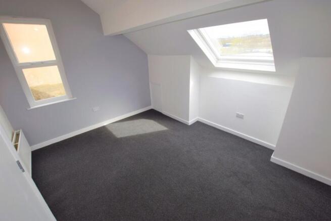 5 bed Semi-Detached to rent Image 4