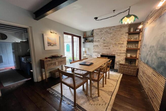 19 Ferndale Dining room.jpeg